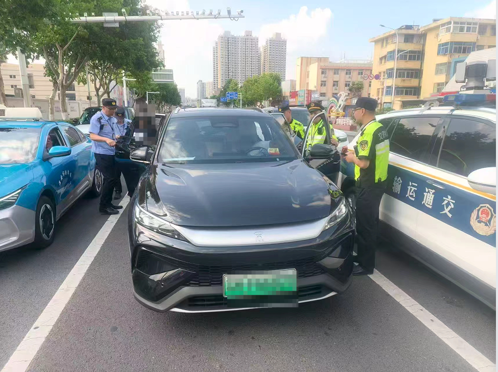 淮安交通执法支队迎“烤”验保障道路运输安全