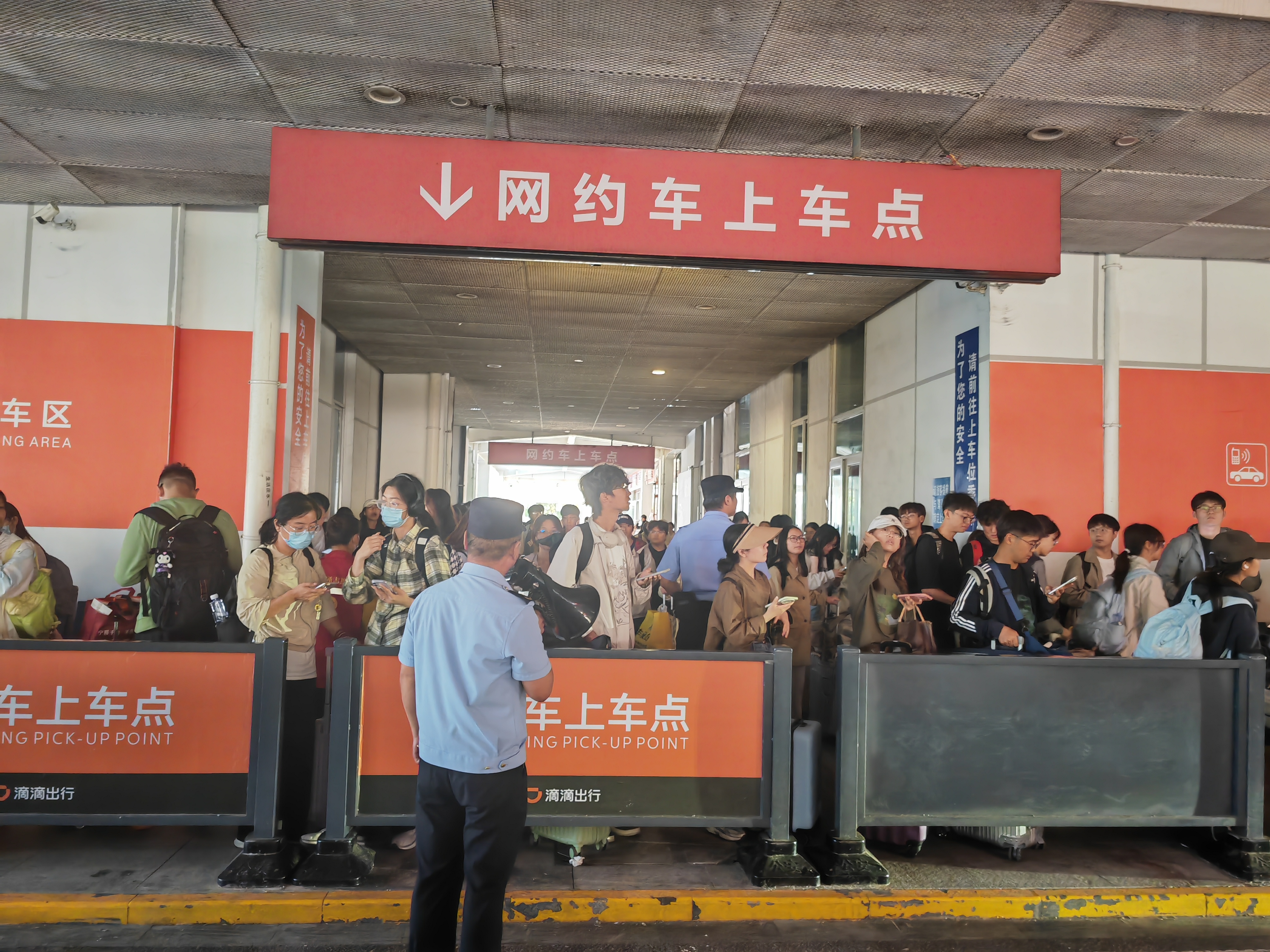 淮安交通执法支队圆满完成国庆假期高铁东站运输保障任务...