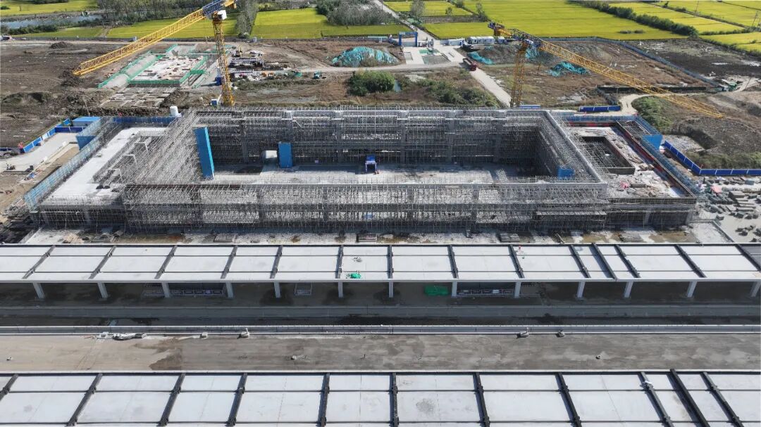 宁淮城际铁路金湖站主体结构封顶